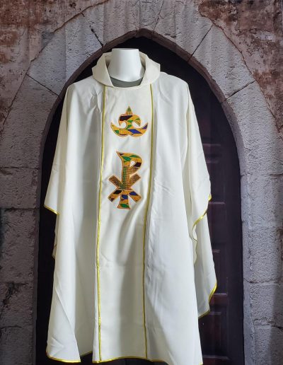 CHASUBLE OFF WHITE FRONT 1