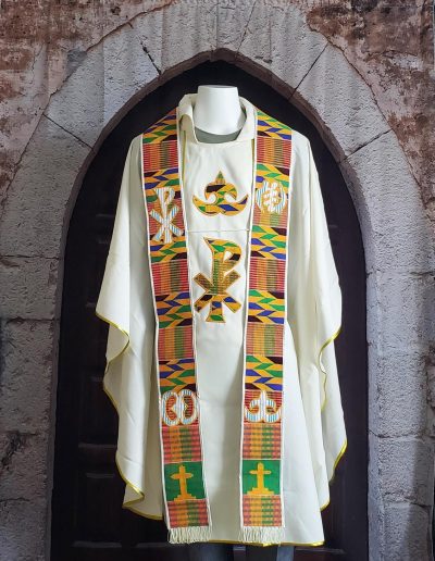 CHASUBLE OFF WHITE FRONT