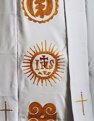 CHASUBLE WHITE CLOSE UP