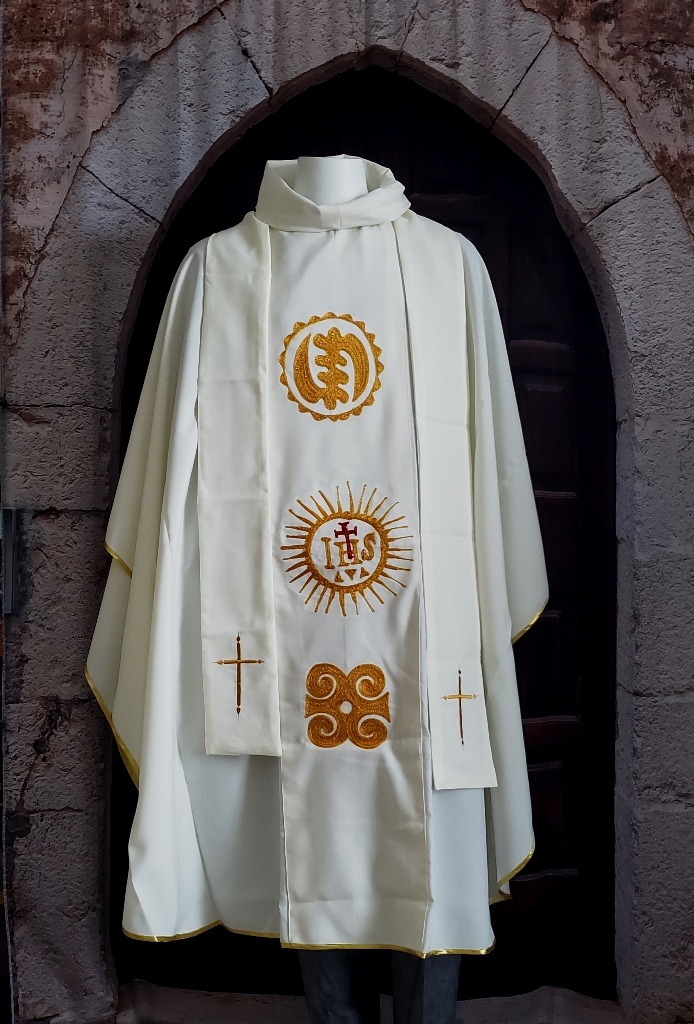 Off White Chasuble Gold Banding. Gye Nyame. Ram’s Horn.IHS